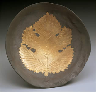 Shallow Bowl with Leaf Pattern