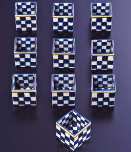 Sake Cups with Dutch Checked Patterns in Overglaze Enamels