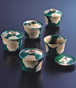 &Mukozuke Dishes with Camellias in Overglaze Enamels