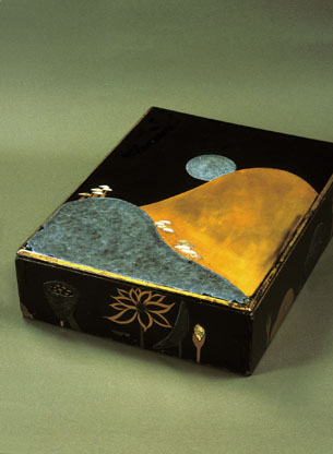 Lacquered stationery Box with design of mountain and Moon, by Hon’ami Koetsu,