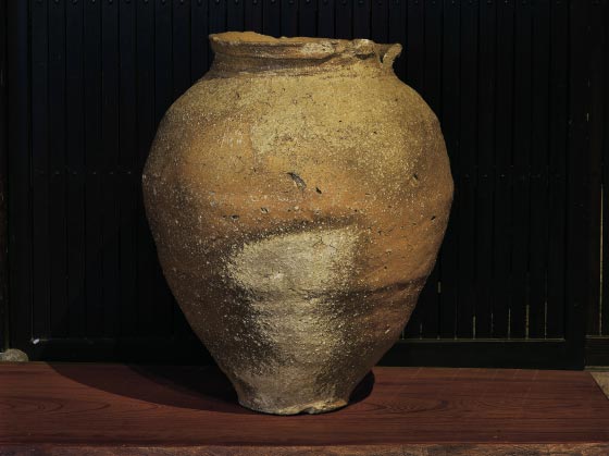 Large Shigaraki Urn
		
Muromachi Period, 15th century   
Former collection of Shirasu Masako