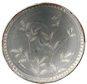 Large Dish with Autumn Grasses 
Japan, Momoyama period, 16th century
image  John Bigelow Taylor