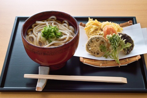 Udon noodles served in broth with vegetable tempura